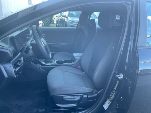 Used 2025 Kia K4 LXS image 37