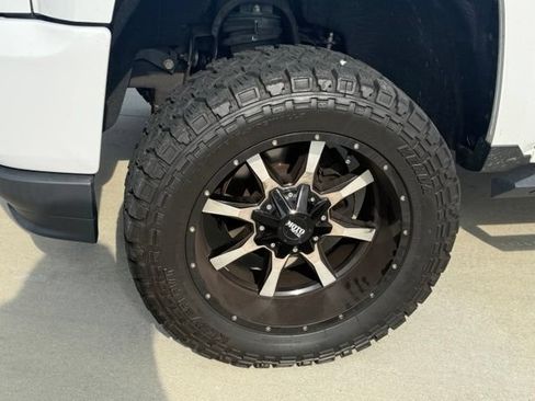 Used 2017 Chevrolet Silverado 1500 LT w/ All Star Edition AWD/4WD image 5