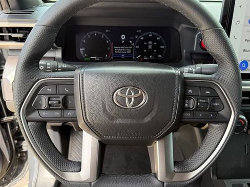 Used 2025 Toyota Tacoma TRD Sport AWD/4WD image 15