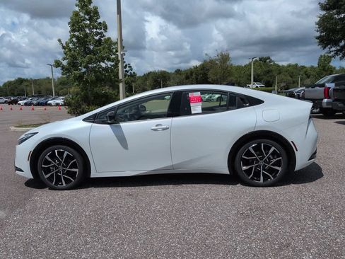 New 2026 Toyota Prius Plug-In Hybrid FWD image 3