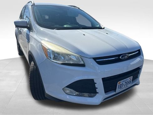 Used 2016 Ford Escape SE w/ Equipment Group 201A image 2