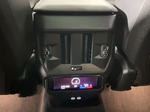 Used 2025 BMW X3 xDrive30i w/ Premium Package image 34