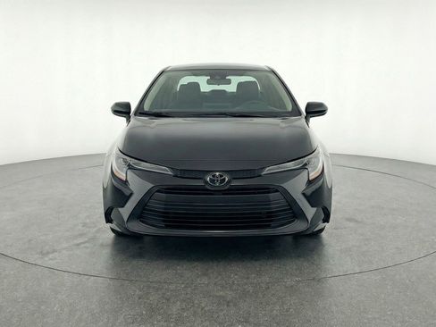Used 2025 Toyota Corolla LE FWD image 2