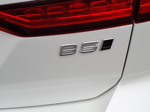 Used 2023 Volvo V60 B5 Cross Country Plus w/ Climate Package image 6