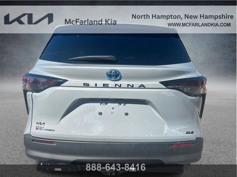 Used 2025 Toyota Sienna XLE Woodland Edition AWD/4WD image 9