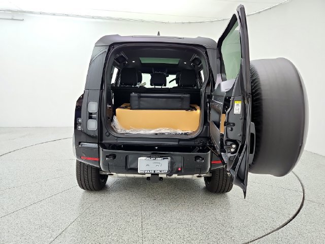 New 2026 Land Rover Defender 110 X-Dynamic SE AWD/4WD image 19