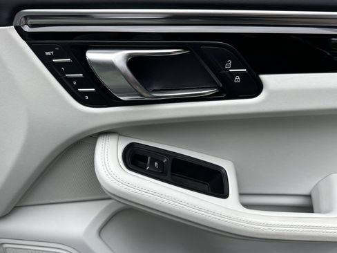 Certified 2023 Porsche Macan S AWD/4WD image 20