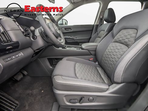 New 2025 Nissan Pathfinder SV w/ SV Premium Package image 15