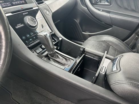 Used 2013 Ford Taurus SHO image 12