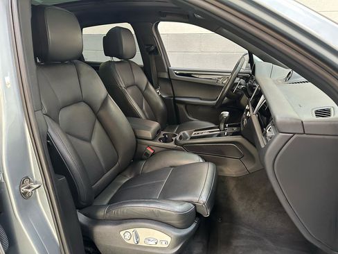Used 2023 Porsche Macan image 9