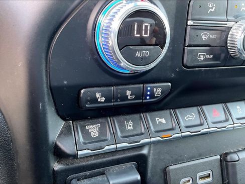 Used 2021 GMC Sierra 3500 Denali w/ Denali Ultimate Package AWD/4WD image 35