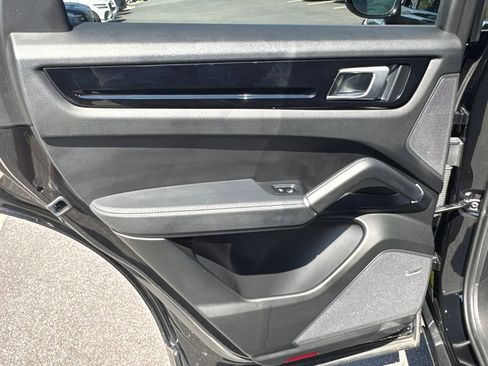 Used 2022 Porsche Cayenne Base image 21