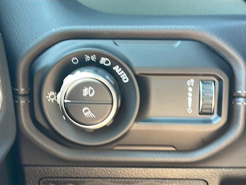 Used 2025 Jeep Gladiator Mojave image 38