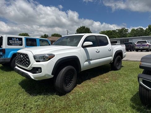 Used 2023 Toyota Tacoma TRD Off-Road w/ Technology Package AWD/4WD image 15