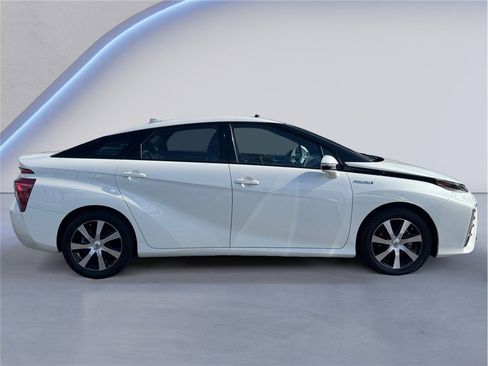 Used 2017 Toyota Mirai image 7