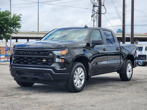 Used 2024 Chevrolet Silverado 1500 Custom image 3