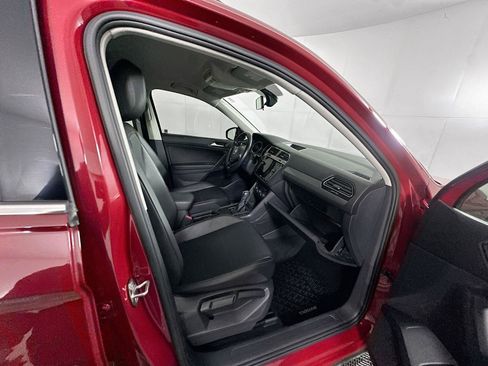 Used 2018 Volkswagen Tiguan SE FWD image 30