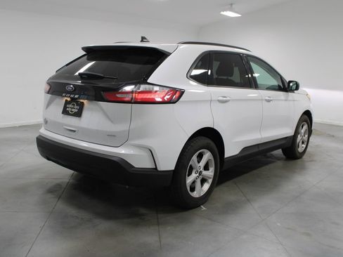 Used 2024 Ford Edge SE image 9