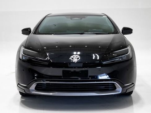 Used 2025 Toyota Prius Limited w/ Limited Premium Package FWD image 4