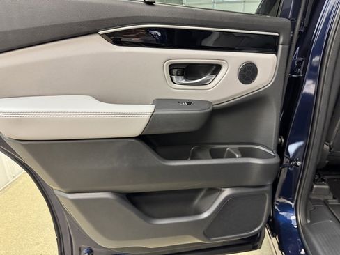 New 2025 Honda Pilot EX-L image 15