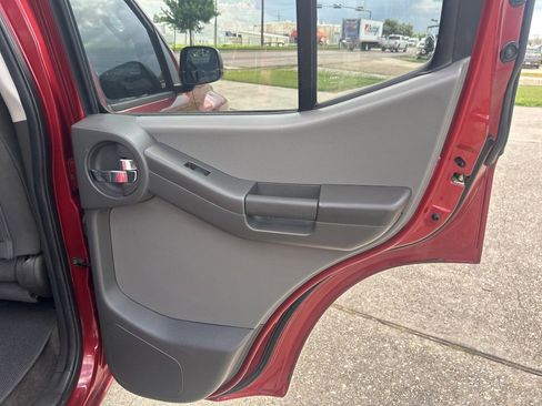 Used 2015 Nissan Xterra X image 39