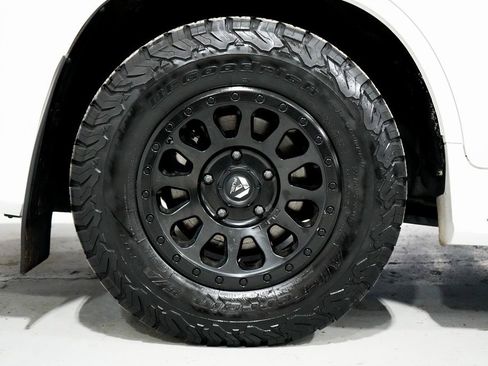 Used 2017 Lexus LX 570 4WD image 38