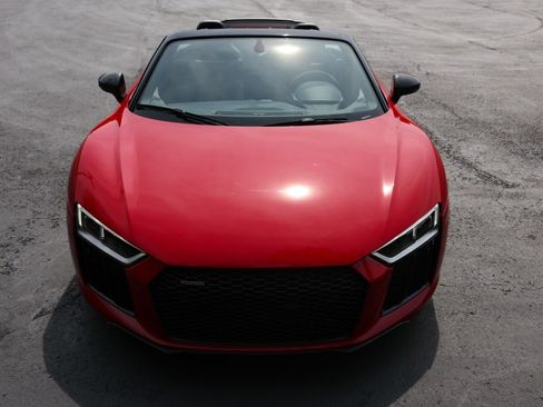 Used 2018 Audi R8 V10 plus w/ Full Leather Package image 10