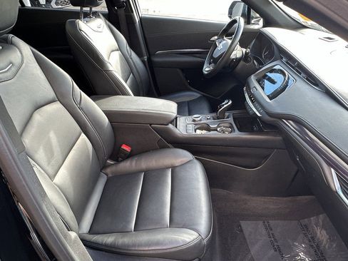 Certified 2023 Cadillac XT4 Luxury w/ Cold Weather Package image 15
