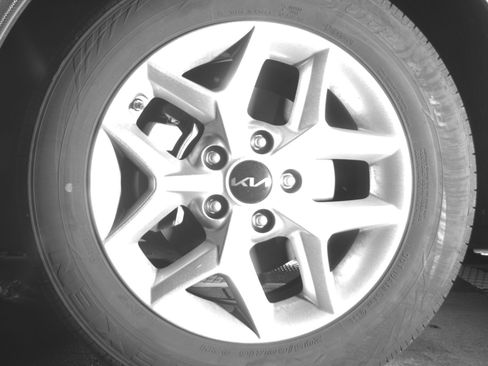 Used 2025 Kia Soul LX w/ LX Technology Package FWD image 12