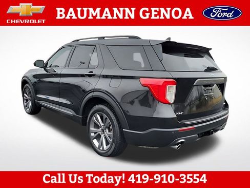 Used 2022 Ford Explorer XLT w/ Equipment Group 202A AWD/4WD image 11
