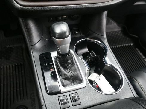 Used 2019 Toyota Highlander XLE image 18