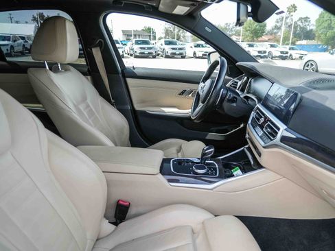 Used 2020 BMW 330i Sedan w/ M Sport Package RWD image 18