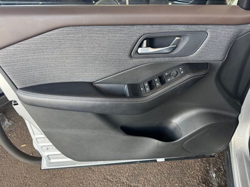 Used 2023 Nissan Rogue SV AWD/4WD image 11