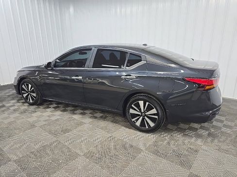 Used 2022 Nissan Altima 2.5 SV image 4