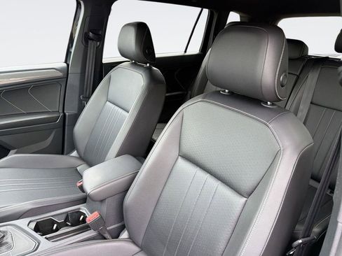 Used 2022 Volkswagen Tiguan SE R-Line FWD image 23