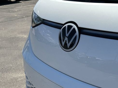 Used 2025 Volkswagen ID. Buzz Pro S RWD image 31