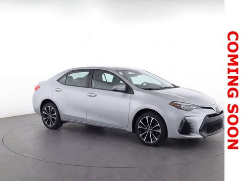 Used 2018 Toyota Corolla SE w/ SE Premium Package image 3