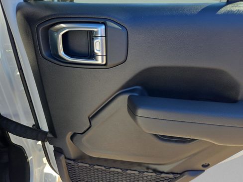 New 2025 Jeep Gladiator Sport image 25