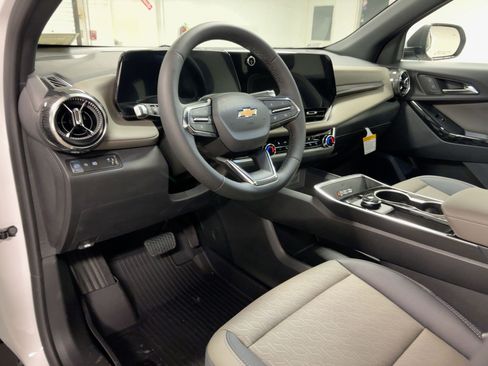 New 2026 Chevrolet Equinox LT w/ Convenience Package II FWD image 4