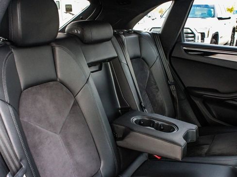 Used 2020 Porsche Macan Base image 40