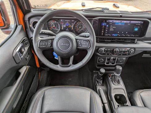 Used 2025 Jeep Gladiator Sport AWD/4WD image 16