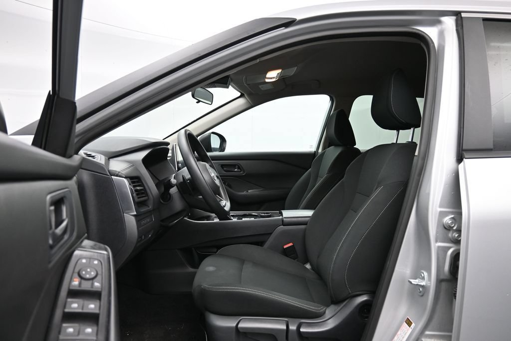 Used 2024 Nissan Rogue S AWD/4WD image 22