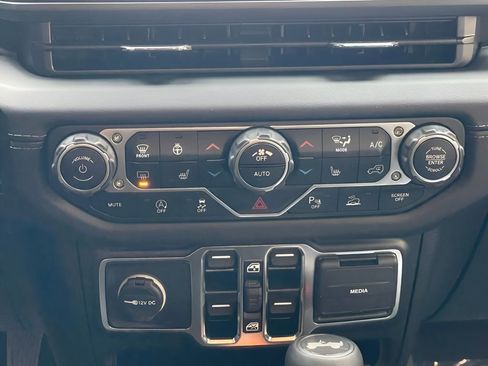 New 2025 Jeep Wrangler Unlimited Sahara w/ Safety Group AWD/4WD image 15