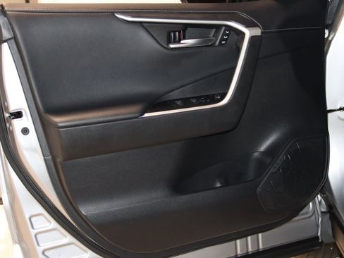 Used 2022 Toyota RAV4 Limited image 31