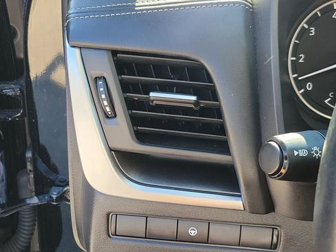 Used 2025 Nissan Rogue SV image 31