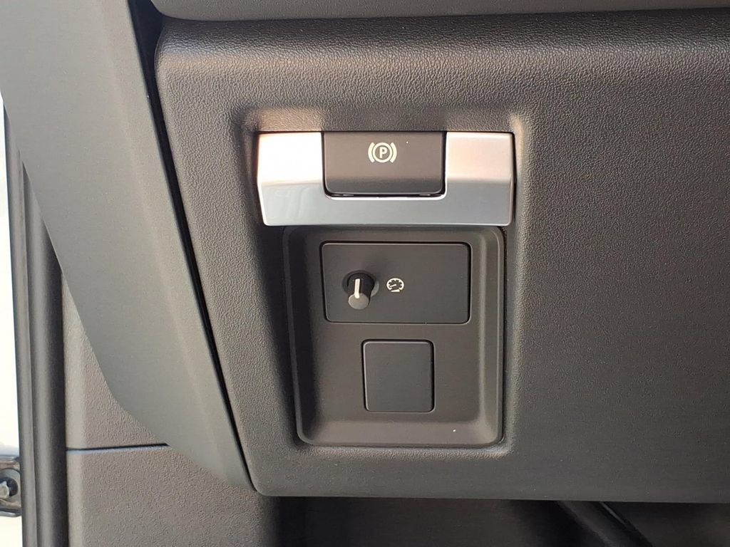 New 2026 Land Rover Defender 110 S AWD/4WD image 17