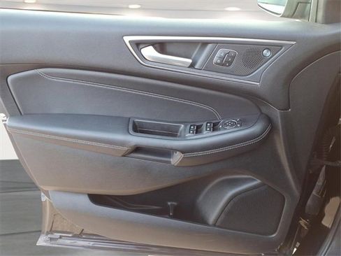 Used 2022 Ford Edge Titanium image 12