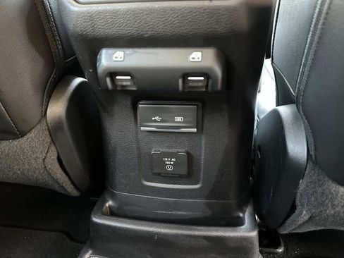 Used 2018 Jeep Wrangler Unlimited Sahara AWD/4WD image 13