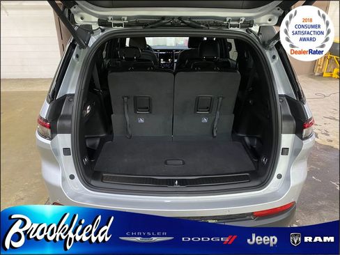 New 2025 Jeep Grand Cherokee L Laredo image 13