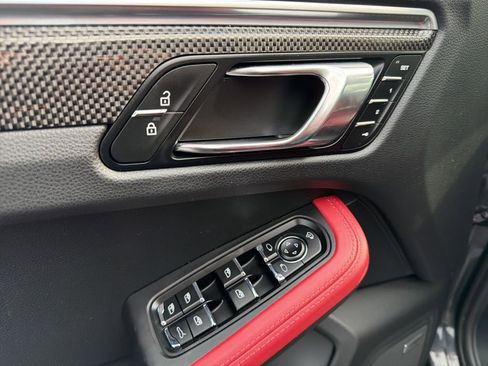 Used 2023 Porsche Macan S AWD/4WD image 20